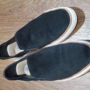 UGG sneakers.         #3936